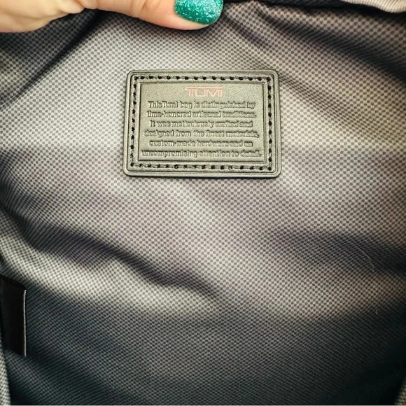 Tumi Alpha 2 FXT Black Organizer Travel Tote Shoulder Crossbody Bag - Picture 9 of 16